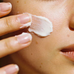 Regenerująco-kojący bogaty krem dla każdego rodzaju skóry - odbudowa BHL, ultranawilżenie i prewencja przeciwzmarszczkowa - obrazek 3